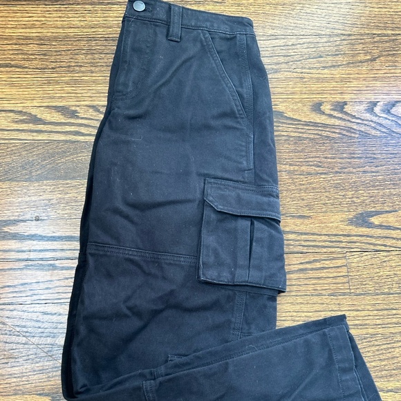 TNA ARITZIA Trendy Black cargo pants - Picture 1 of 3